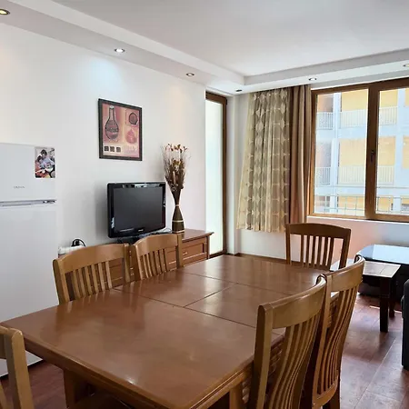 Sunny 2-bedroom In Complex Lina By Menada Apartamento *