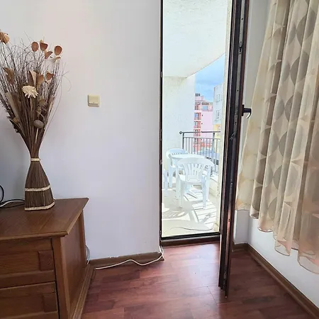 Apartamento Sunny 2-bedroom In Complex Lina By Menada